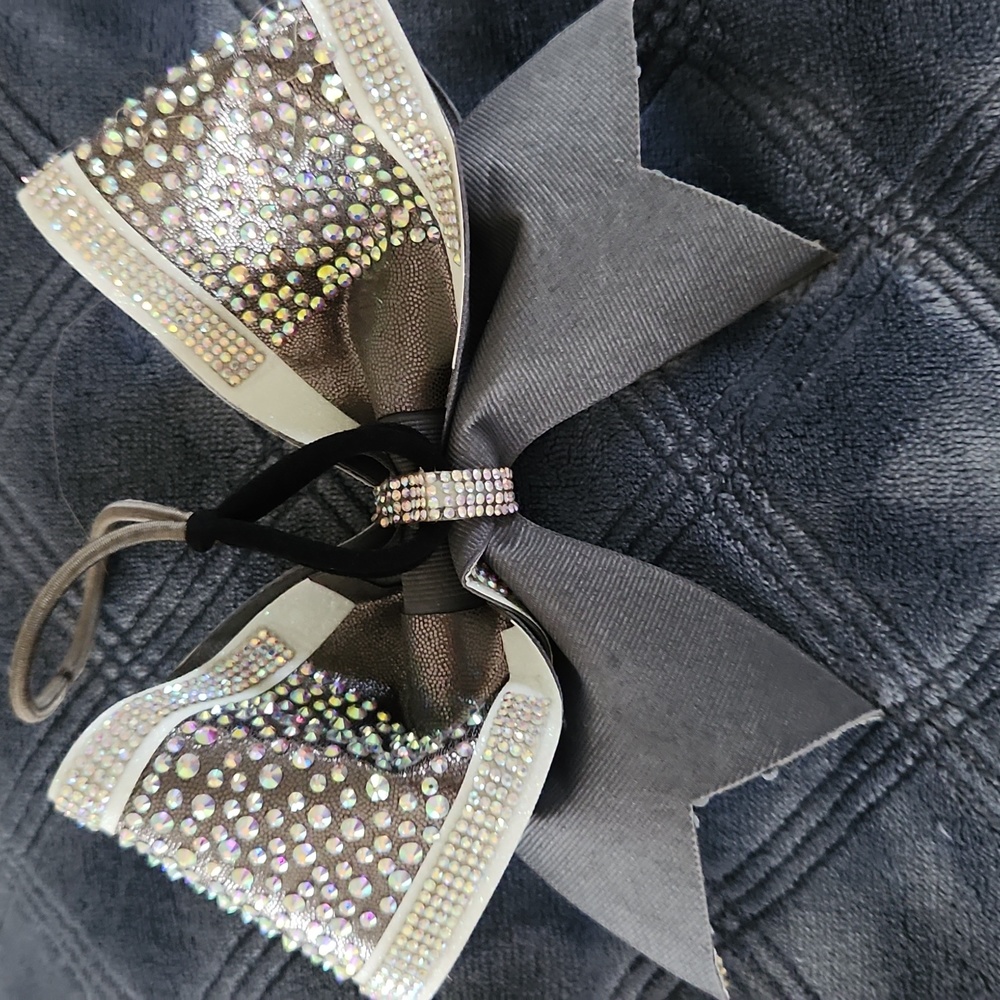 Cheer Bow - Picture 2 of 2